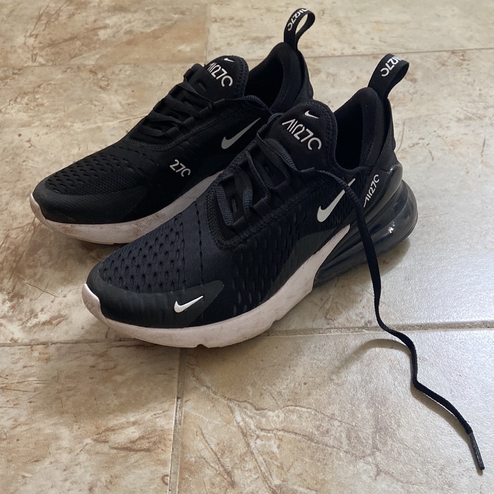 Nike Air Max 270 Black and White womens sneakers size 6.5